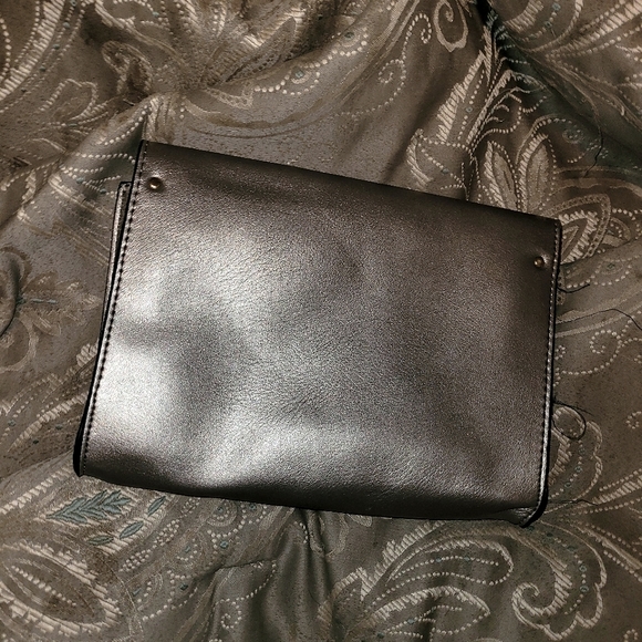 Summer & Rose clutch convertible purse in silver.. - Picture 3 of 4